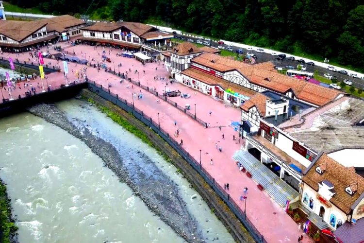 Курорт Красная Поляна предлагает ски-пассы на зимний сезон с хорошей скидкой