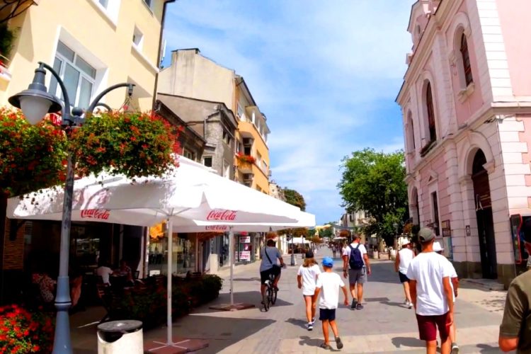 Болгария отменяет визовый сбор для туристов до 12 лет