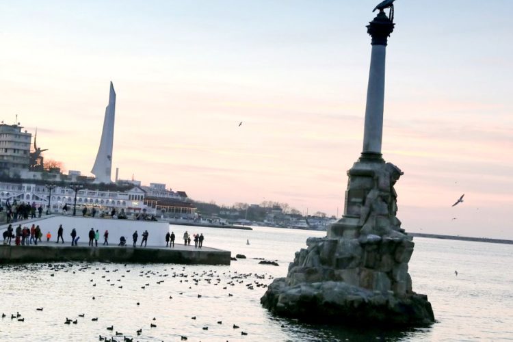 В Севастополе смогут заселять в отели невакцинированных постояльцев