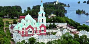 Российские туристы хотят ездить в монастыри без помощи турфирм