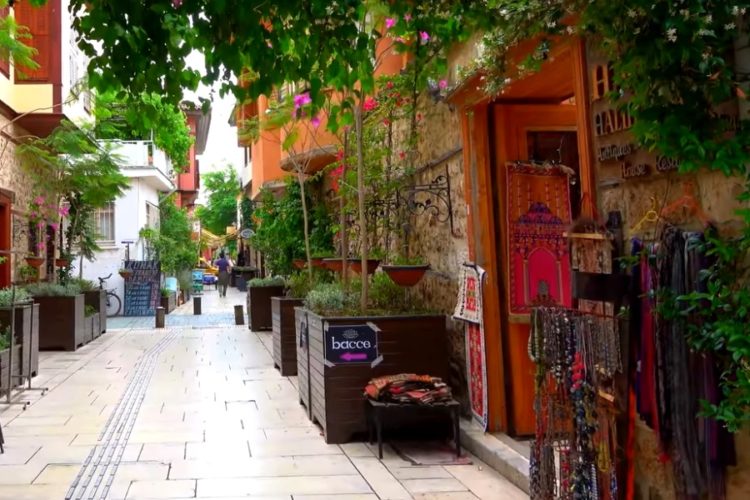 Турция оценила возможность роста турпотока из России летом