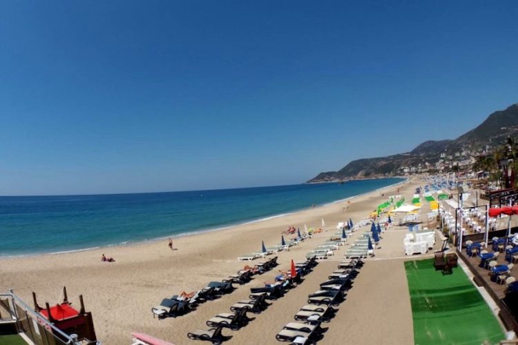 Страховщики сообщили, какие болезни беспокоят туристов во время отдыха