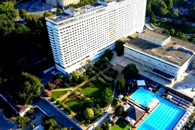 Туристы смогут сдать тесты на коронавирус прямо в отелях Кубани