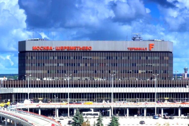 В московских аэропортах рассказали о курилках