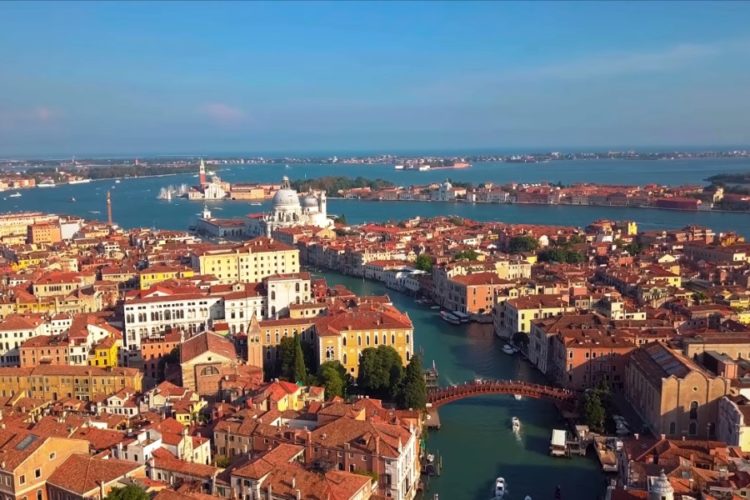 Италия собирается начать прием россиян в сентябре