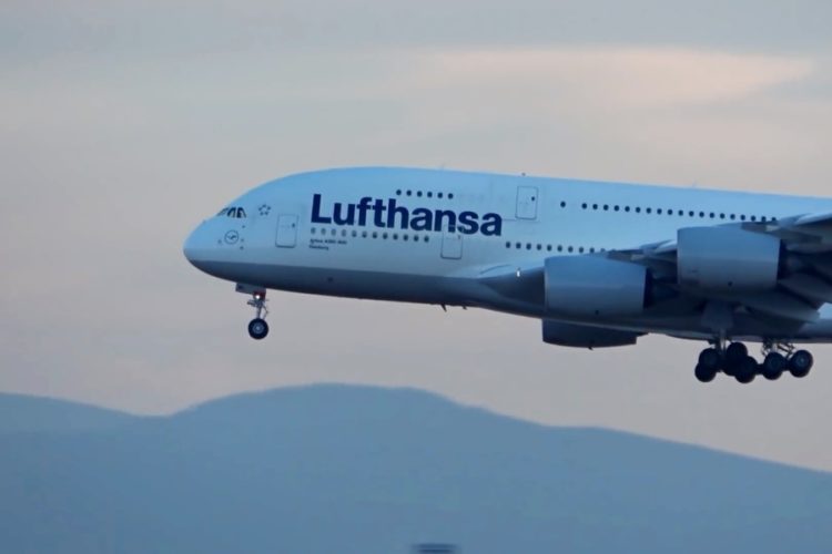 Авиакомпания Lufthansa откажется от привычного приветствия