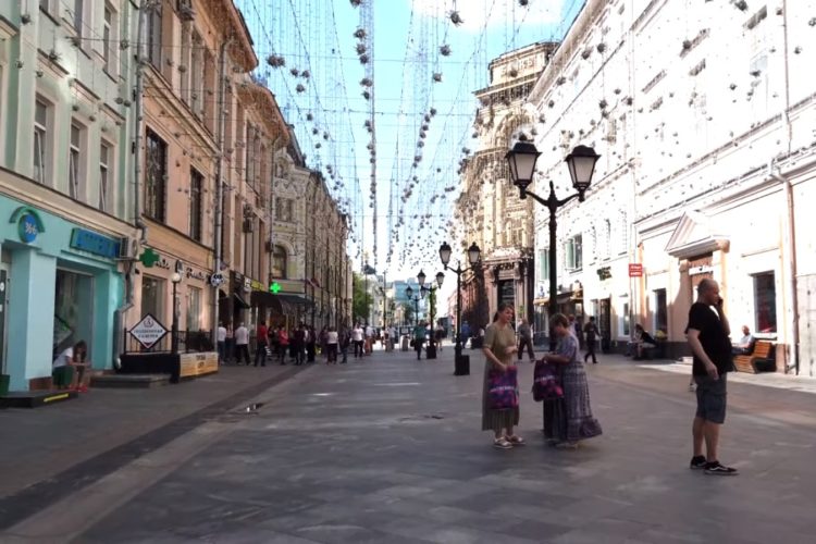 Летние веранды в Москве разрешили посещать без qr-кодов до августа