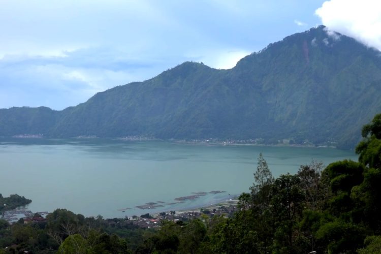 Иностранцам запретили приезжать в Индонезию