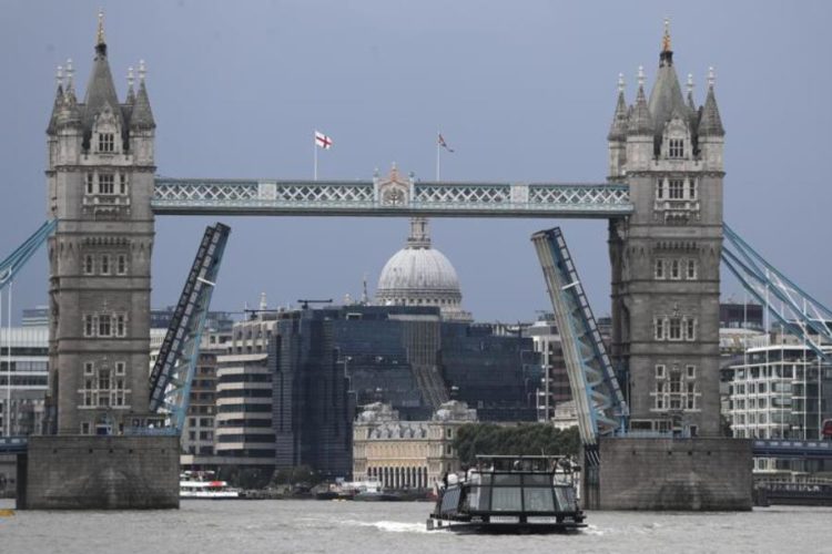 Великобритании предложили оплачивать ПЦР-тесты вместо туристов