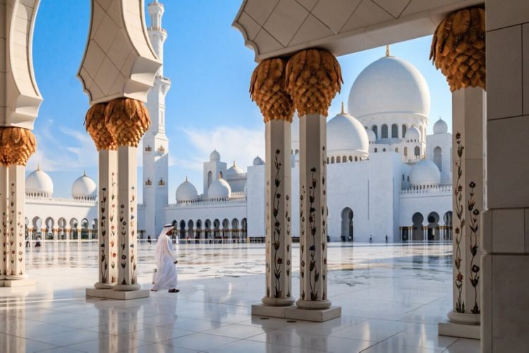 новость 25-08-2021 Абу-Даби упрощает условия въезда для привитых туристов