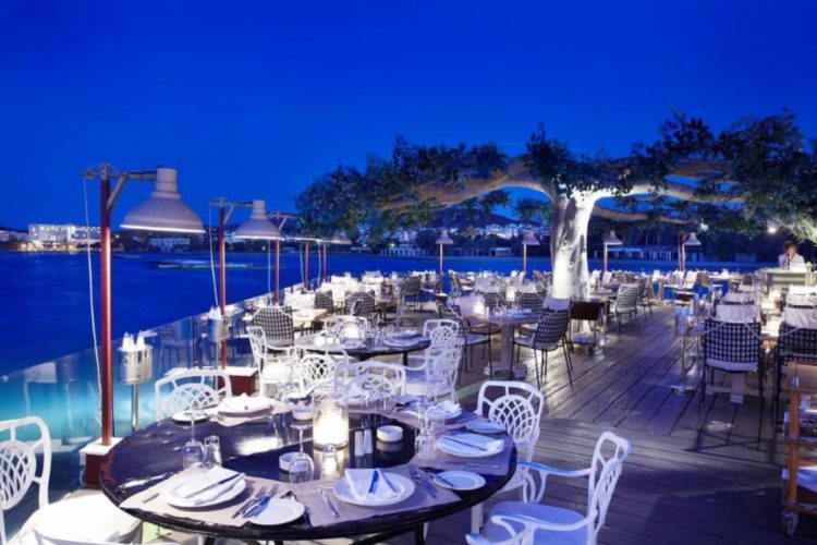 новость 29-08-2021 Посещать кафе и рестораны Греции смогут лишь привитые туристы