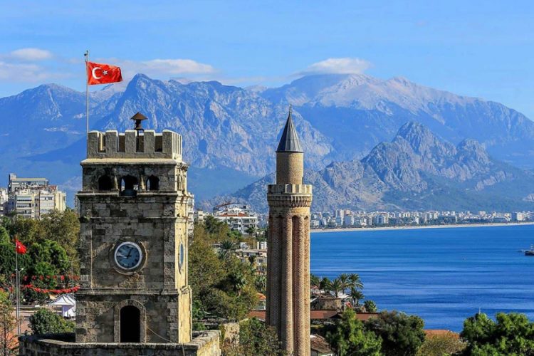 новость 04-08-2021 Добраться до Анталии из Москвы можно за 8100 рублей