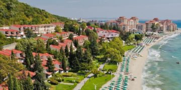 новость 11-08-2021Три страны, ослабившие условия въезда для россиян, забили тревогу