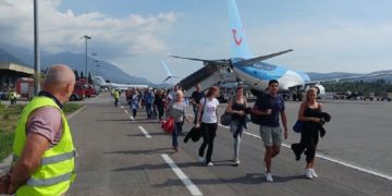 новость 30-08-2021 Черногория в красном списке Великобритании. Туристы в спешке покидают курорты