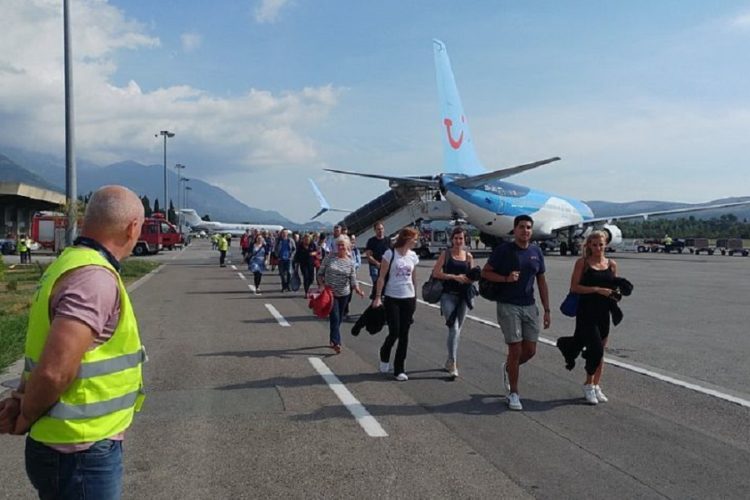 новость 30-08-2021 Черногория в красном списке Великобритании. Туристы в спешке покидают курорты