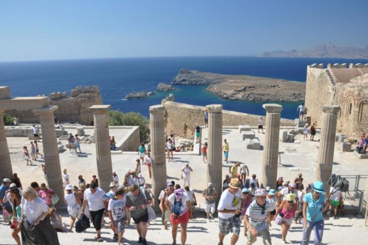 новость 19-08-2021 Предъявление вакцинных паспортов - обязательное условие перемещения по Греции