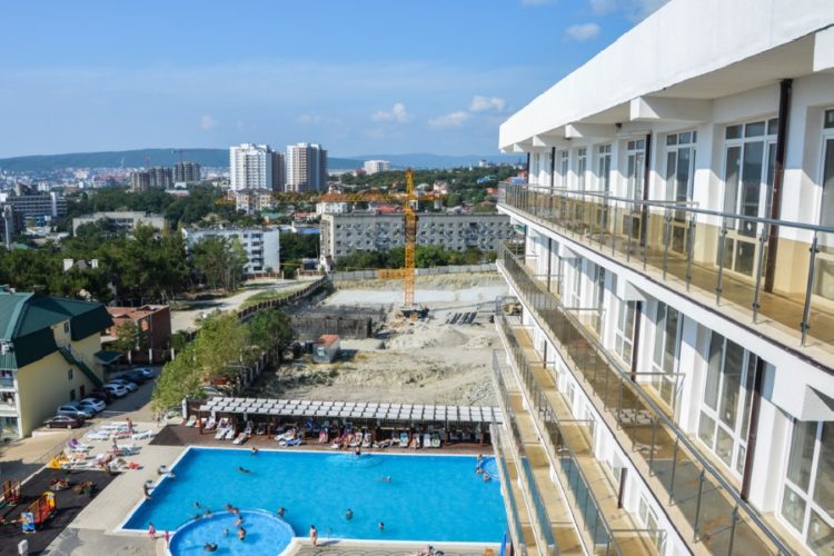 новость 05-08-2021 Отельеры Кубани рассказали, как в настоящее время заселяют туристов в отели