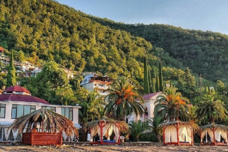 новость 15-08-2021 Россиян просят не приезжать в республику Абхазию