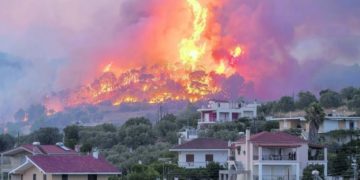 новость 06-08-2021 На полуострове Пелопоннес продолжают полыхать пожары