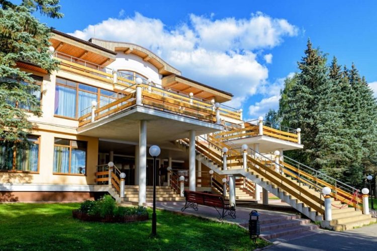 новость 29-08-2021 Для заселения в отели Подмосковья более не требуются QR-коды