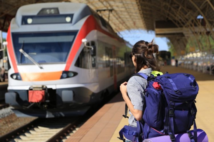 новость 01-08-2021 По каким направлениям туристы приобретают железнодорожные билеты на август