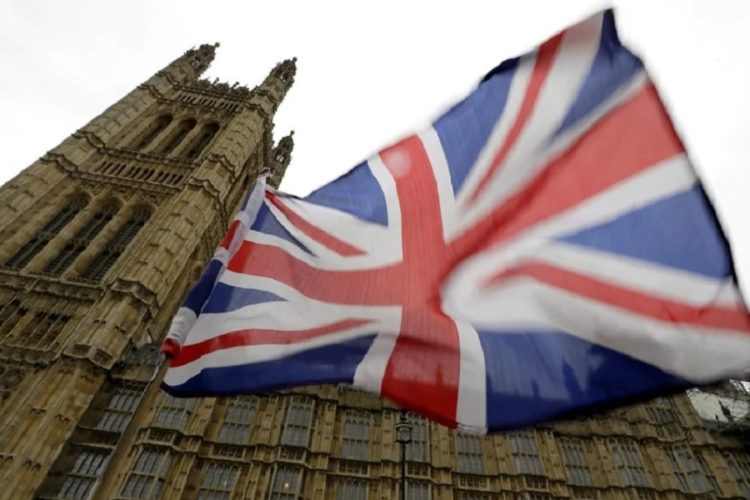 новость 03-08-2021 Непривитым туристам запретят выезжать из Великобритании