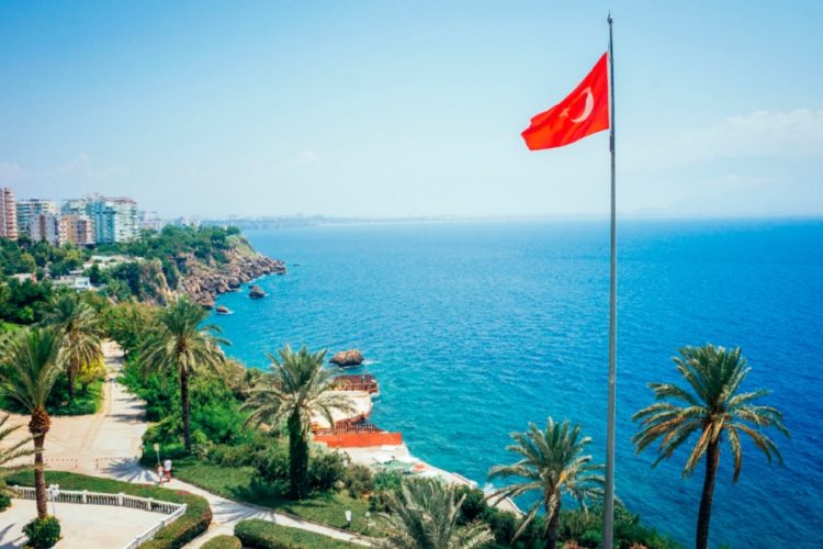 новость 14-08-2021Вспышка коронавируса в Турции достигла критического порога