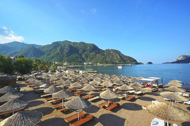 новость 16-08-2021 Популярный турецкий курорт превратился в город-призрак