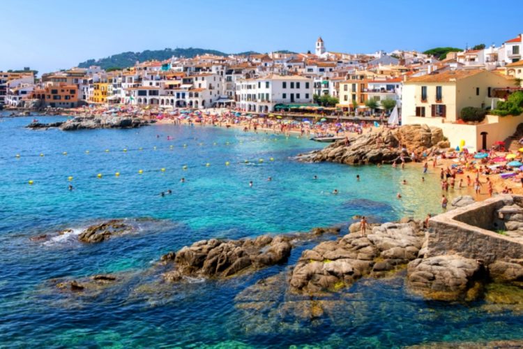 новость 21-08-2021 Черные мошки атаковали курорты Испании