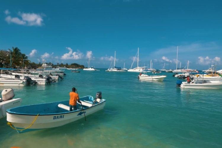 Эксперт объяснил, почему Booking.com и дальше будет работать в России