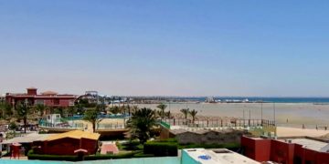 Российские туристы начали прибывать в Шарм-эль-Шейх и Хургаду