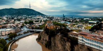Грузия вводит дополнительные коронавирусные ограничения