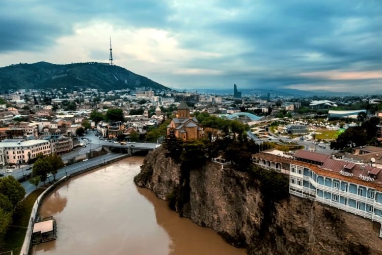 Грузия вводит дополнительные коронавирусные ограничения