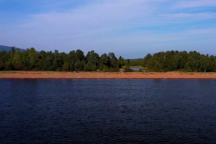 Озеро Байкал все чаще становится предметом спорных обсуждений