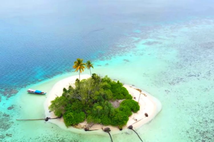 Россиянам предложили еще один вариант транзита на Мальдивы