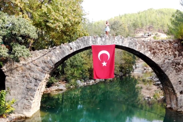 Реакция на пожары у приоритетного для Турции туррынка оказалась неожиданной