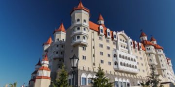 Мэр Сочи сообщил, что больше 60 процентов туристов уже получили прививки