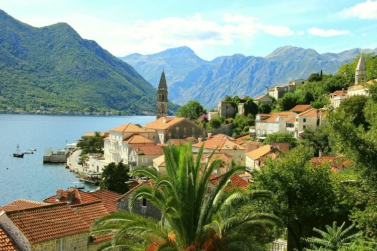 новость 12-09-2021 Черногория изменила требования въезда для иностранных туристов