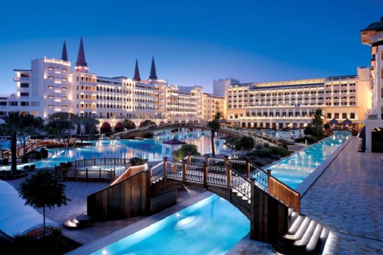 новость 18-09-2021 Турецкие отельеры начали досрочно закрывать отели