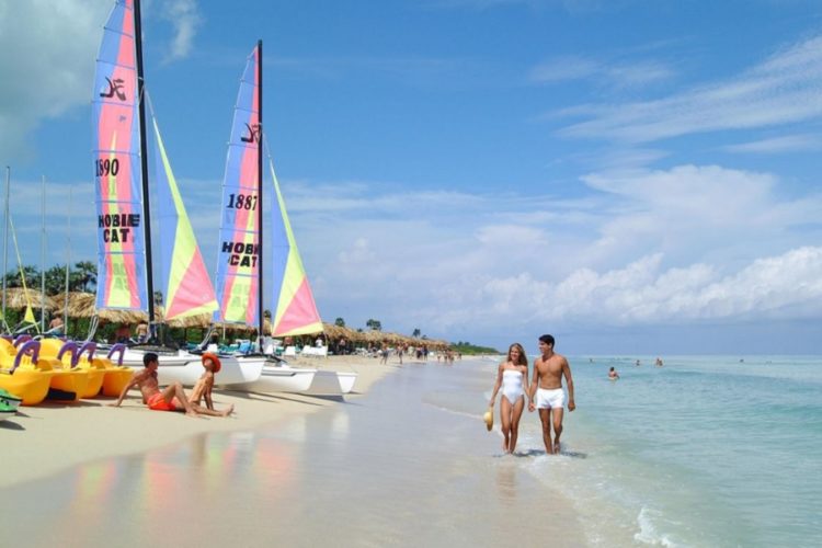 новость 26-09-2021 К высокому сезону Куба ослабила карантинные ограничения