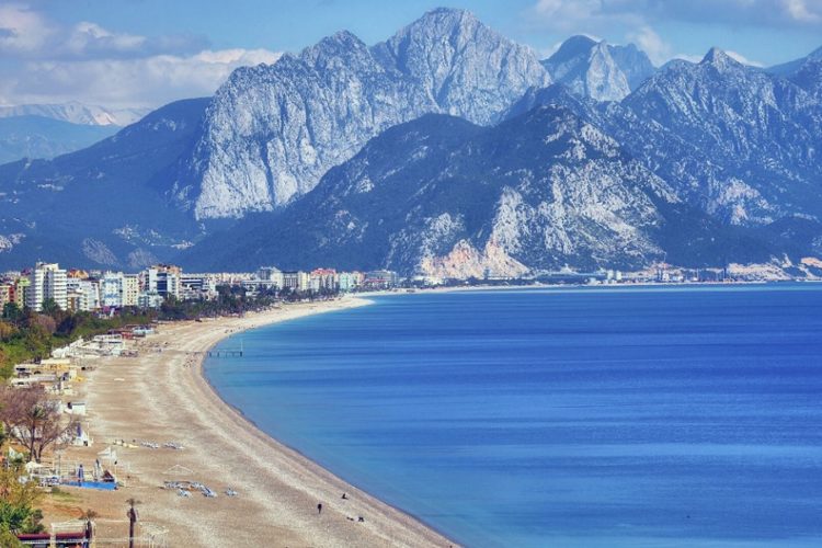 новость 08-09-2021 Самый популярный пляж Анталии под угрозой исчезновения