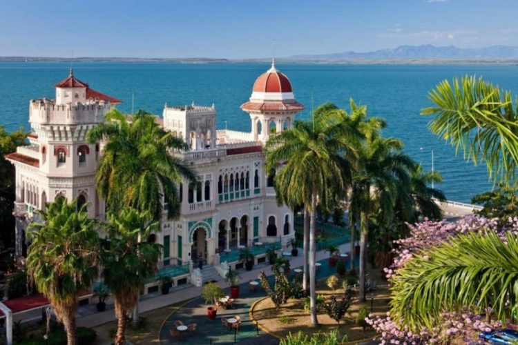 новость 30-09-2021 Кубинские власти начали поэтапно снимать ограничения в стране