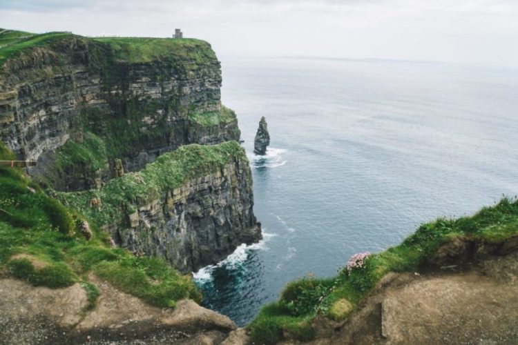 Западноевропейская страна начала выдавать визы в РФ