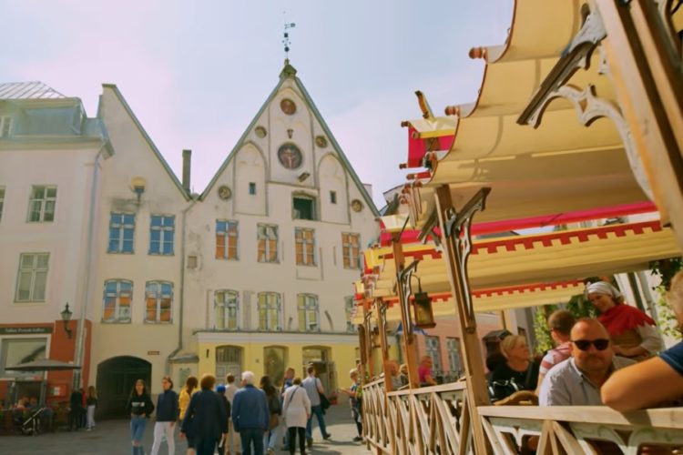 Эстония стала доступна для российских туристов с прививками