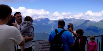 До конца года в Россию начнут приезжать вакцинные туристы