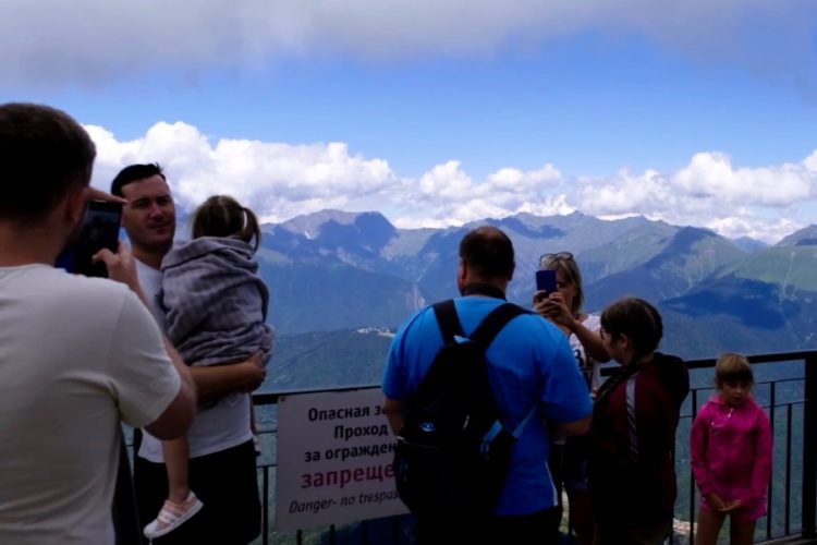 До конца года в Россию начнут приезжать вакцинные туристы