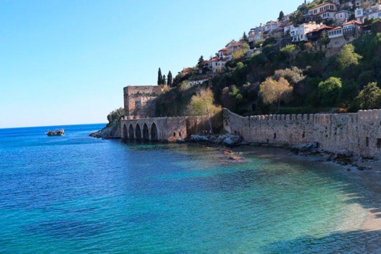 В Турции сообщили, как долго дети до 12 лет будут приезжать без ПЦР-тестов