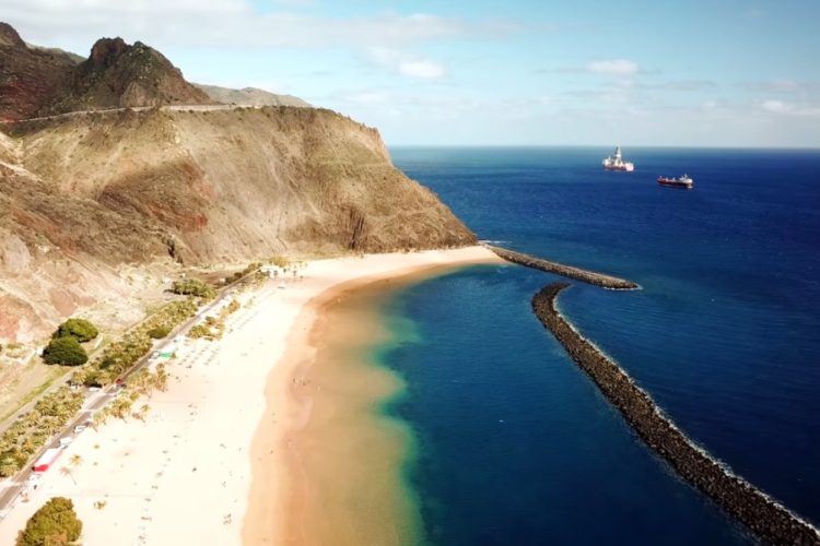 Британский юноша сбежал из карантина и пытался нелегально улететь домой