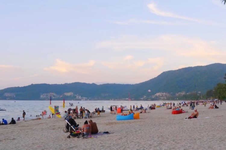 Туристы поделили жителей Таиланда на два лагеря: какой выиграет?