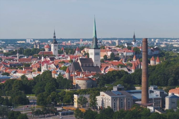 Финские власти разрешили туристам снимать маски в двух случаях